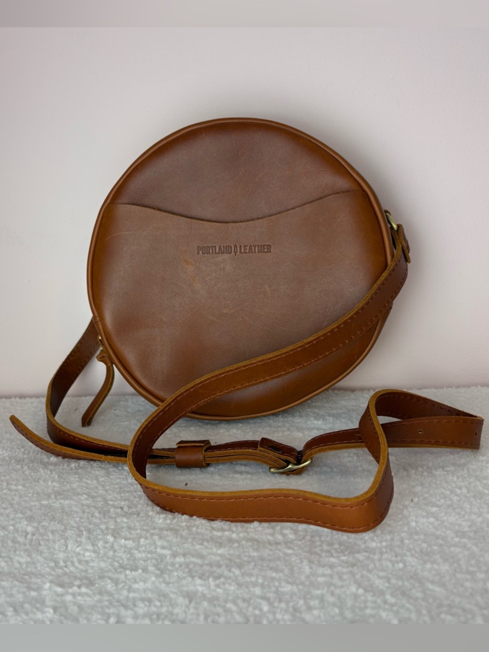Portland Leather large circle in honey- excellent preloved condition